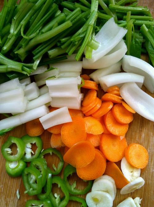 【菠菜烩丸子】