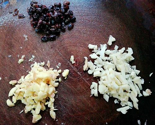 【蒜蓉豉汁蒸鲮鱼干】