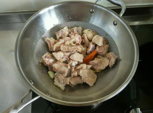 【高压锅炖排骨】