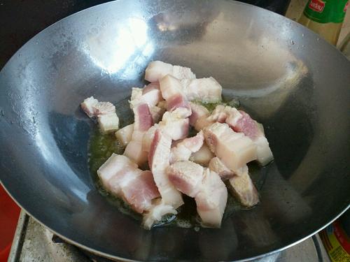 【栗子红烧肉】