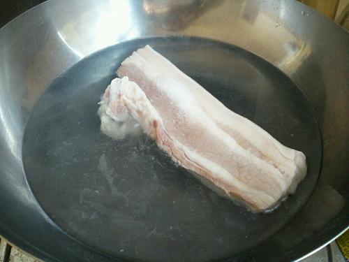 【栗子红烧肉】