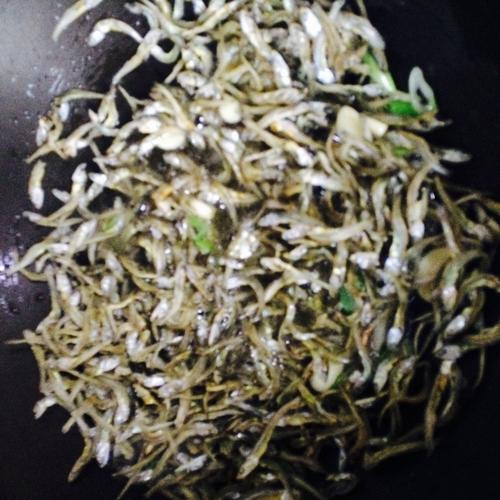 【辣炒小鱼干】