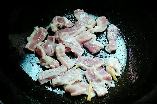 【肉片炒鸡腿菇】