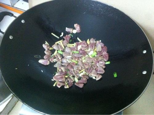 【彩椒炒鸡心】