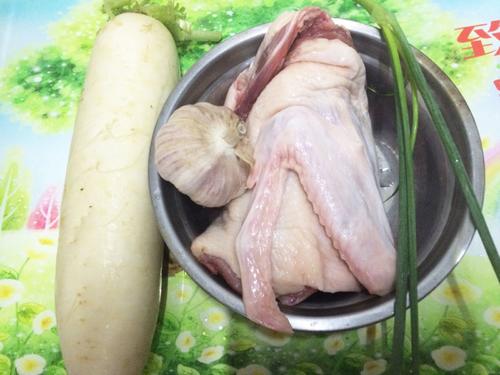 【白萝卜焖鸭肉】