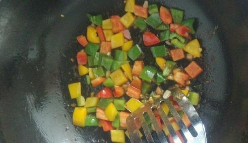 【黑椒牛肉粒】