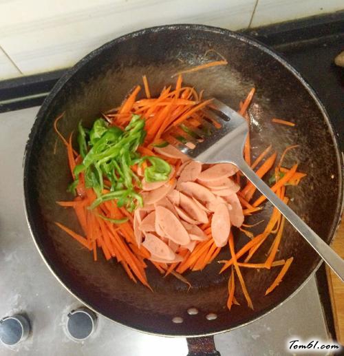 【胡萝卜火腿肠/宫子城】