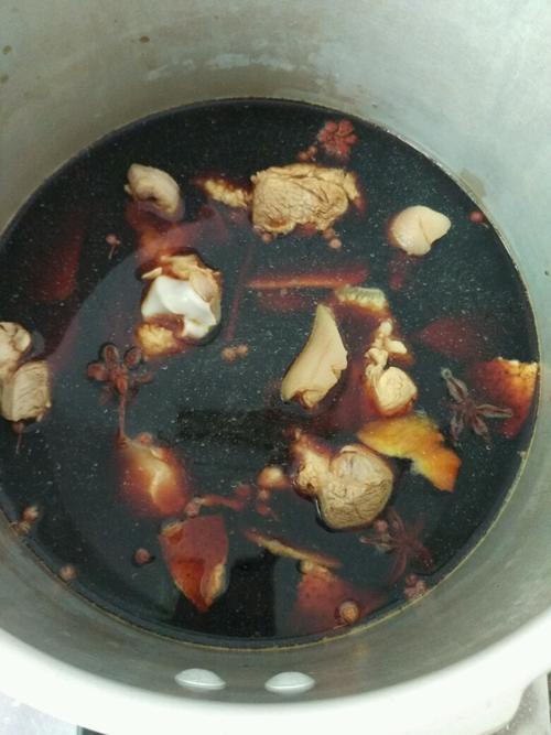 【黄豆焖猪蹄】