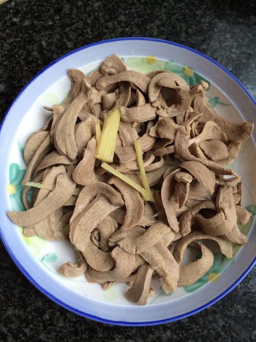 【秘制红汤猪腰】