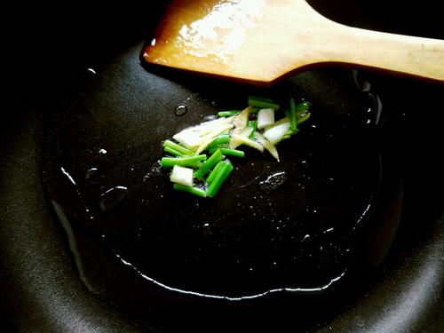 【土豆片尖椒炒肉】