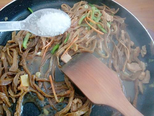 【肉炒萝卜干】