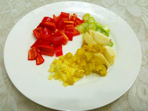 【鸭血烧油豆腐】