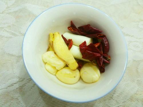 【红椒炒肚丝】