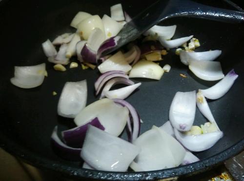 【牛肉炒洋葱】