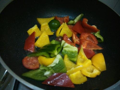 【彩椒炒鸡肉】