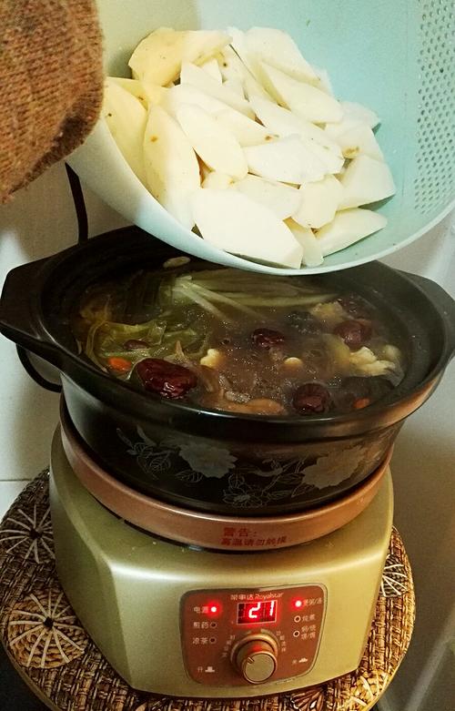 【药膳山药炖猪蹄】