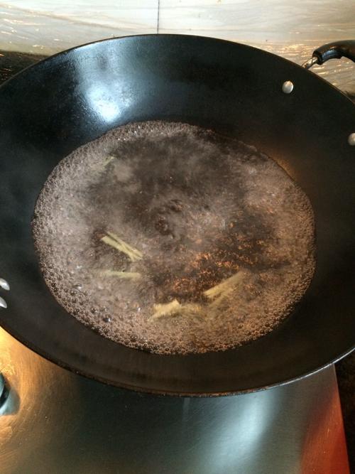 【秘制红汤猪腰】