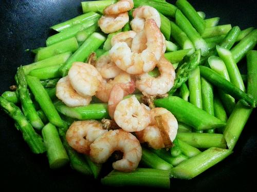【芦笋炒虾仁】