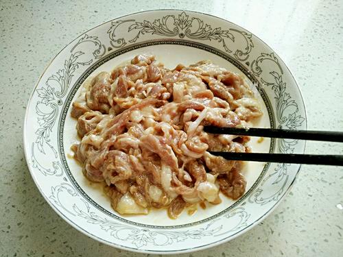 【蒜苔炒鸭片】