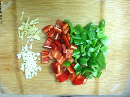 【彩椒炒鸡心】