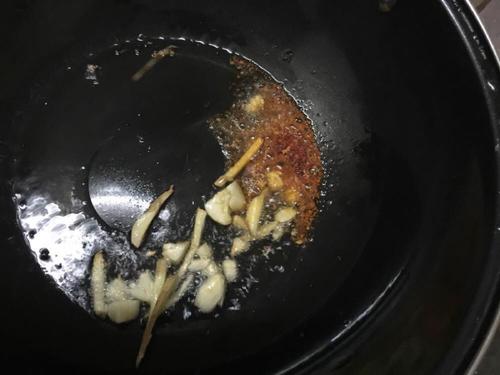 【干锅手撕卷心菜】