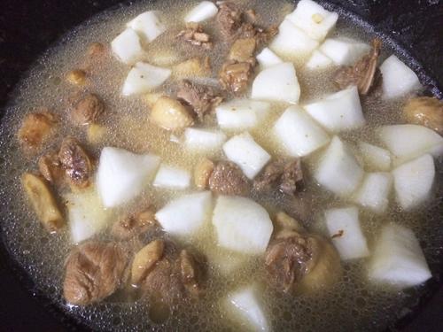 【白萝卜焖鸭肉】