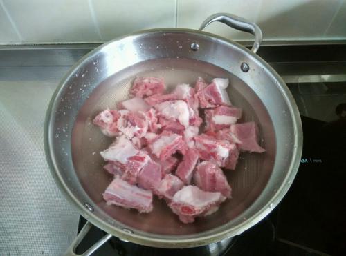 【高压锅炖排骨】