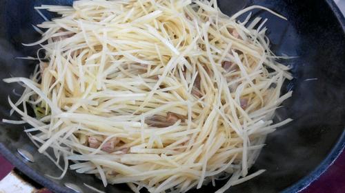 【肉丁土豆丝】