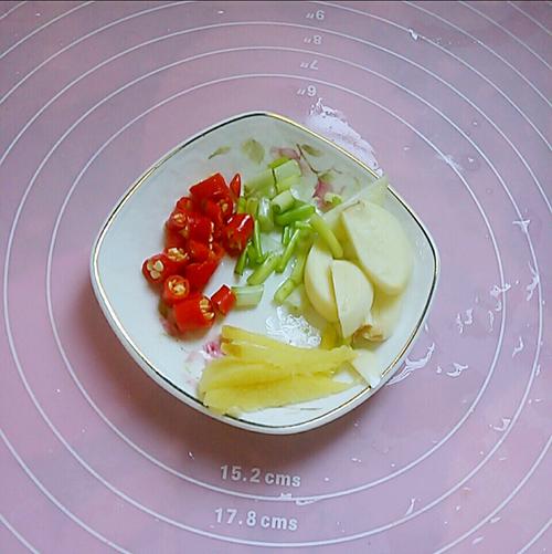 【酸辣娃娃菜】