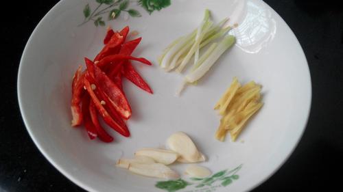 【熏干炒香芹】