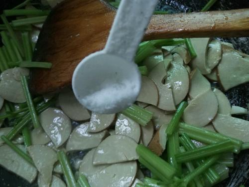 【芹菜炒豆腐干】