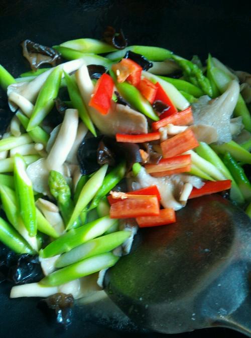 【芦笋炒木耳】