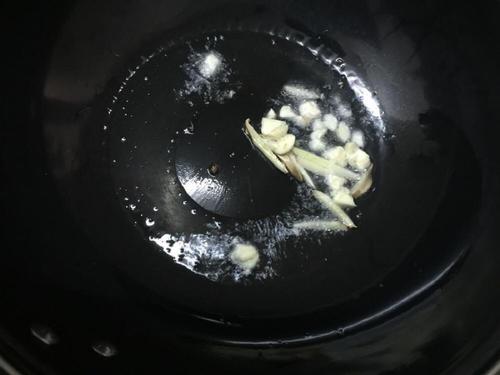 【干锅手撕卷心菜】