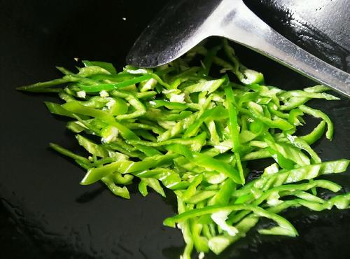 【豆豉辣椒炒肉】