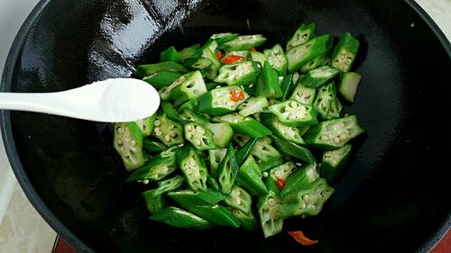 【秋葵炒鸡蛋】