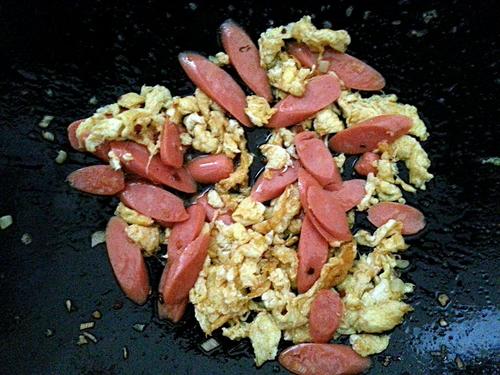 【火腿肠炒鸡蛋】