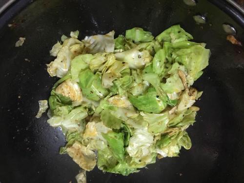 【干锅手撕卷心菜】