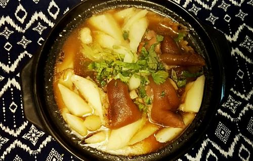【药膳山药炖猪蹄】