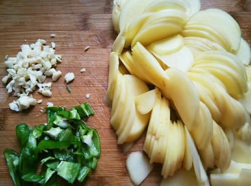 【红烧土豆片】