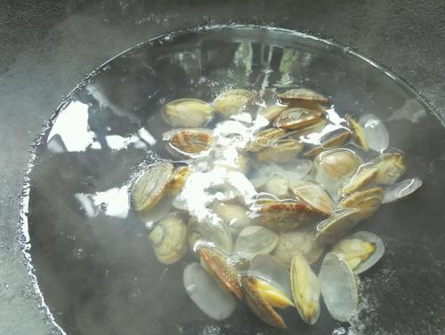 【酸笋炒花蛤】