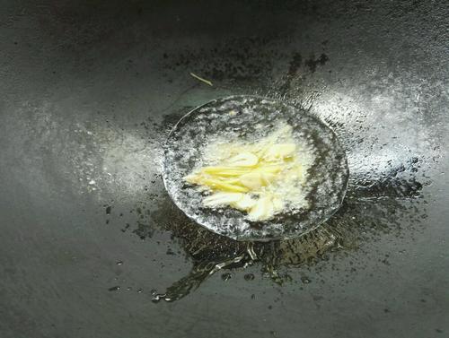 【酸笋炒花蛤】