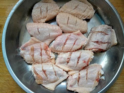 【秘制烤鸡翅】