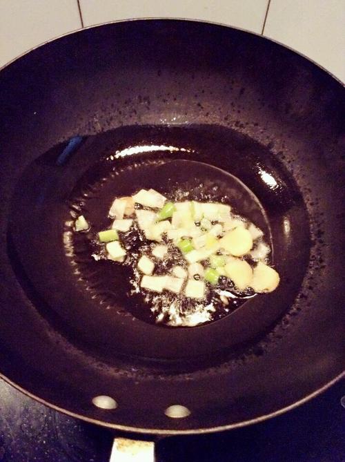 【青椒炒羊血】