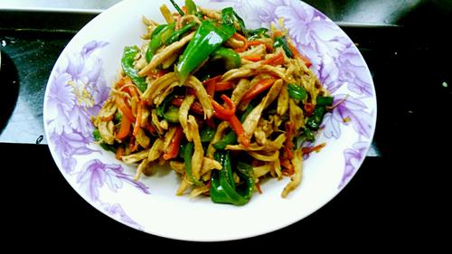 【青椒胡萝卜炒鸡丝】