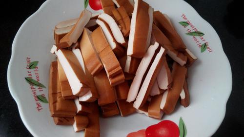 【熏干炒香芹】