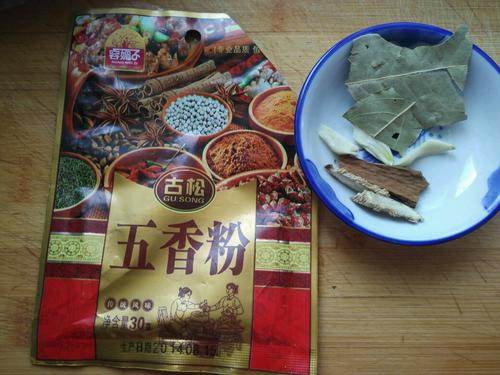 【秘制红烧鸡爪】