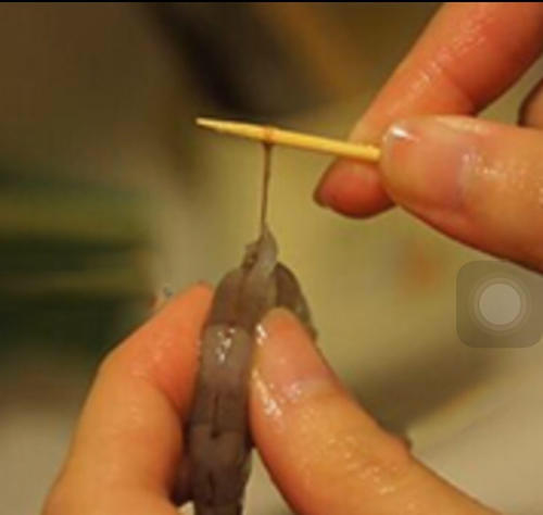 【红椒青笋炒虾仁】