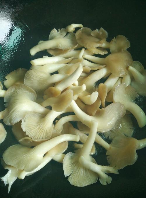 【芦笋炒木耳】