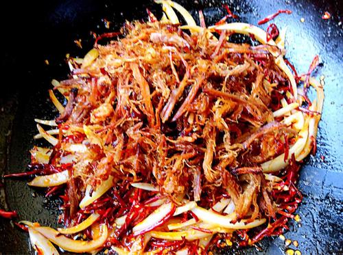 【香辣干炸肉丝】