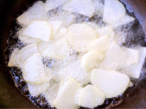 【过油肉土豆片】